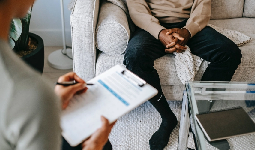 كيف يبدأ الإدمان ويتطور؟