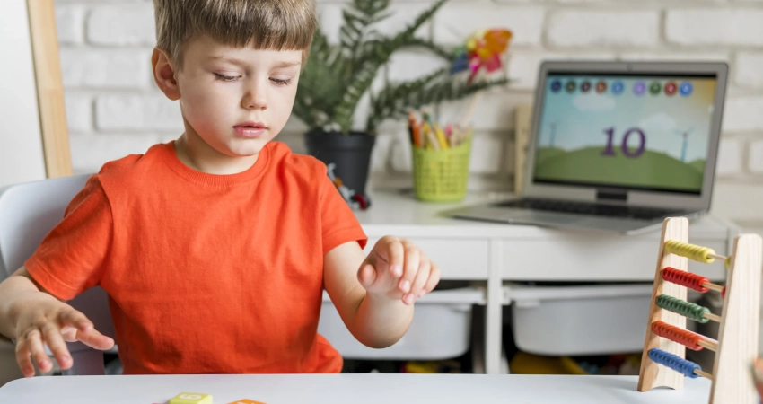 كيف يُشخَّص الطفل في مركز وعد؟