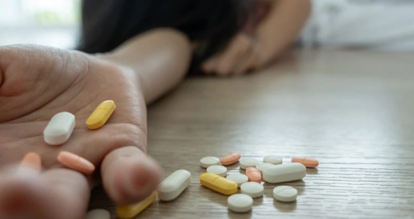 How is stimulant pill addiction treated?