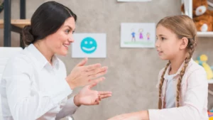 متى يحتاج الطفل إلى أخصائي تخاطب؟ علامات لا ينبغي تجاهلها
