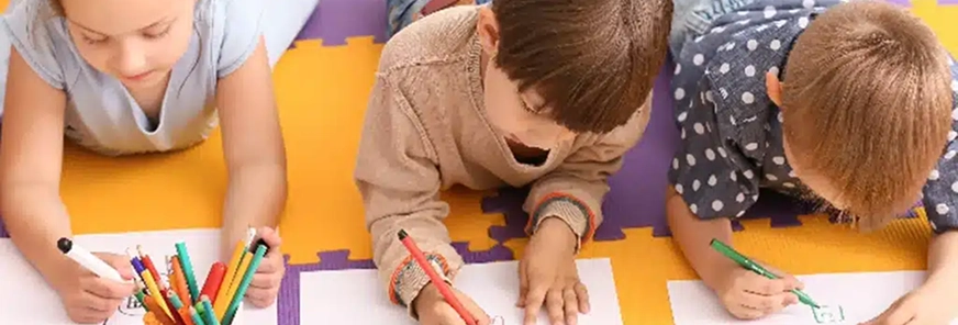 مراحل تطور المهارات الحركية عند الأطفال حسب العمر