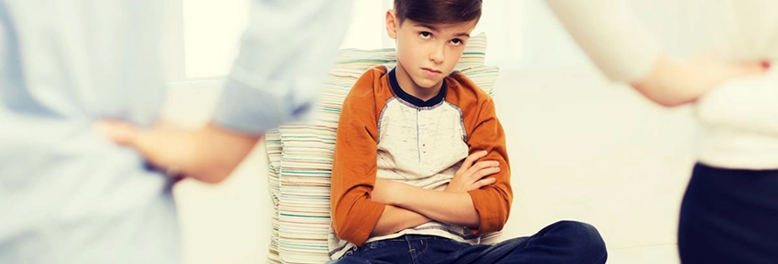 كيف تميّز بين السلوك الطبيعي والسلوك الذي يحتاج علاج؟